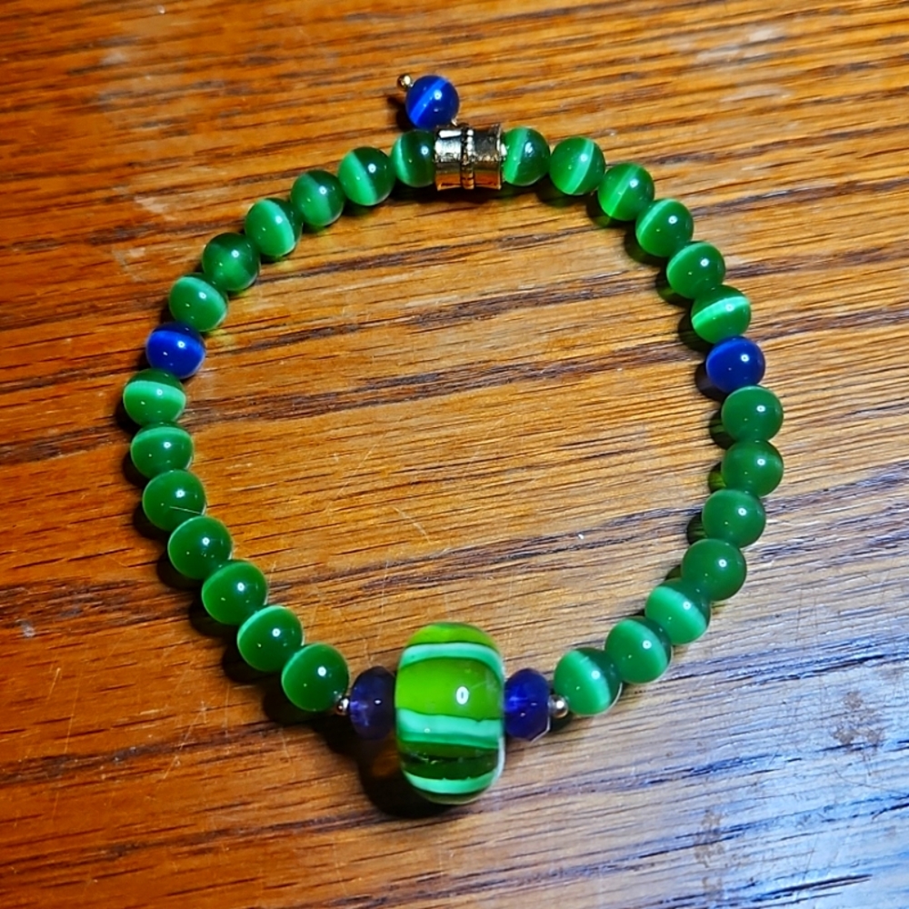 NWT Luminous Green Cat Eye and Amethyst with Focal Stretch Bracelet